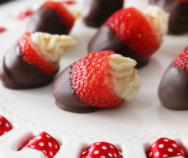 chocolatecoveredcheesecakestrawberries